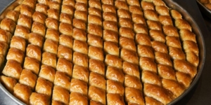 baklava-nasil-yapilir-meskende-baklava-nasil-yapilir-baklava-tanimi-gerecleri-ve-baklava-imalinin-puf-QCeWiEaC.jpg