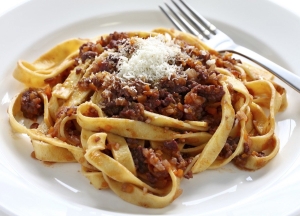 bolognese-soslu-tagliatelle-nasil-yapilir-fQQBYchx.jpg