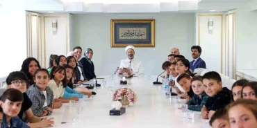 diyanet-isleri-baskani-ali-erbas-ogrencileri-kabul-etti-BMJk1fZL.jpg