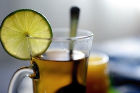 limonlu-cay-bagisikligi-guclendiriyor-kanser-riskini-azaltiyor-UHbvINUF.jpg