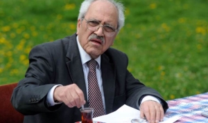 mona-roza-siiri-ve-muazzez-akkayanin-hikayesi-PPdFgfwU.jpg