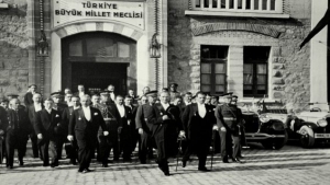 29-ekim-1923-cumhuriyet-bayraminin-mana-ve-ehemmiyeti-nedir-29-ekimde-cumhuriyet-nasil-ilan-mPArkdPH.jpg