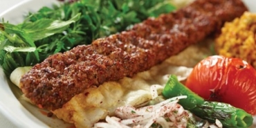 adana-kebap-tanimi-dunyanin-sevdigi-lezzet-adana-kebap-nasil-yapilir-lWrh3kuZ.jpg