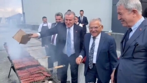 ak-partili-liderden-sucuk-savunmasi-kayseri-denilince-akla-ne-gelir-JWQ1EeIZ.jpg