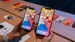 apple-iphone-13-ekranlair-icin-samsungun-kapisini-caldi-ZilPjxCX.jpg