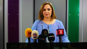 aysegul-dogan-sizin-verdiginiz-playlistlerle-mi-halay-cekelim-WlmSJ6Cf.jpg