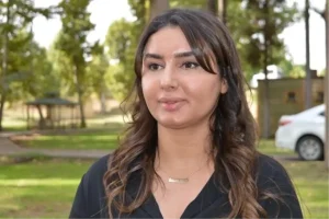 babasini-teror-saldirinda-kaybettigi-tarihi-kolye-yapti-4-yildir-boynunda-tasiyor-PBLE2NWe.jpg