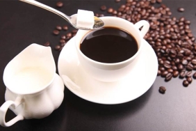 bagimliligina-dikkat-asabiyete-sebep-oluyor-kafeinin-ziyanlari-nedir-TCU78MMc.jpg