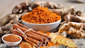 bagisikliginizi-celik-uzere-yapacak-zencefil-zerdecal-ve-tarcin-karisiminin-yararlari-OLUT3z1b.jpg