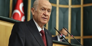 bahceli-1-mayisa-katilanlari-gaye-gosterdi-hacli-kalintisi-3-5-haydut-1MzvcTz7.jpg