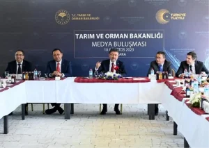 bakan-yumakli-jeotermal-enerjinin-tarimda-kullanilmasi-maliyet-avantaji-saglayacak-27WILcAP.jpg