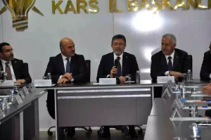 bakan-yumakli-karsta-partililerle-bulustu-xxmf3JGN.jpg