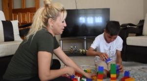 balik-derisi-hastasi-kayra-yaralarinin-guzellesmesi-icin-dayanak-bekliyor-v8fNSnT5.jpg
