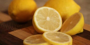 bas-ucunuza-limon-koymanizin-10-faydasi-tZs6d9Is.jpg
