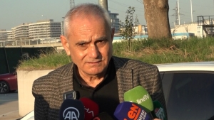 bursaspor-baskani-gunay-diyarbekirspor-baskaninin-olaylari-baslatan-futbolcusunu-dovdugunu-gorduk-vy8iWDTt.jpg