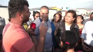 chp-heyeti-hataydakonteynerkentte-yasayan-depremzedeler-biz-aciz-ac-ac-ne-demek-biliyor-musun-toplumsal-i1B8a2Ak.jpg