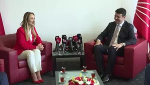 chp-ve-saadet-partisi-genel-merkezinde-bayramlasti-UrsMrcSr.jpg