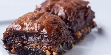 cikolatali-baklava-tanimi-cikolata-ve-baklava-severlere-ikisini-birlestiren-lezzet-cikolatali-baklava-nasil-yapilir-2Snx61uF.jpg