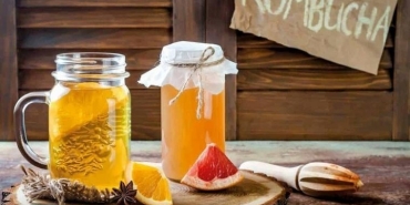 dogu-asyanin-bilinmeyen-iksiri-yaslanmaya-meydan-okuyor-iste-kombucha-cayi-ve-yararlari-epjZ1PqH.jpg