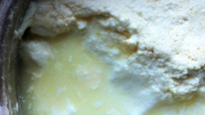 doken-bin-pisman-ac-karna-icilen-yogurt-suyunun-yararlari-ewGpOkVR.jpg