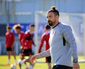 ey-sivasspor-teknik-yoneticisi-servet-cetin-ankaragucu-ile-sikinti-bir-mac-oynayacagiz-wZOi3QlH.jpg