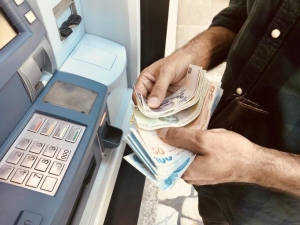 faizsiz-evlilik-kredisi-kosullari-neler-yas-sonu-var-mi-150-bin-tl-evlilik-kredisi-tQw3uzEQ.jpg