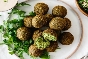 falafel-tanimi-veganlarin-vazgecilmez-yemegi-falafel-nasil-yapilir-37YBMbPI.jpg