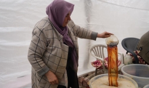 iftar-sofralarinin-vazgecilmez-icecegi-yarari-saymakla-bitmiyor-15-litresi-25-lira-Ng2QFBYq.jpg
