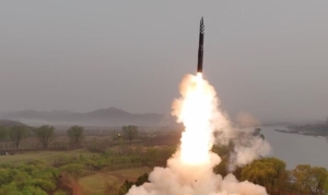 iran-israili-bu-fuzelerle-vurdu-hipersonik-fuze-nedir-ne-ise-fayda-balistik-fuzenin-ozellikleri-494wgZMX.jpg