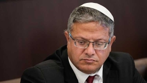 israil-askerlerinin-mescitte-yaptigi-skandal-hareket-kabinede-tartisma-yaratti-NgY5w5D5.jpg