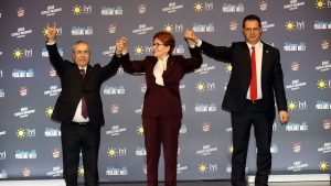iyi-parti-adayi-karamollaogluna-soysuz-dedi-saadet-partisi-reaksiyon-gosterdi-CQC7Uzf3.jpg