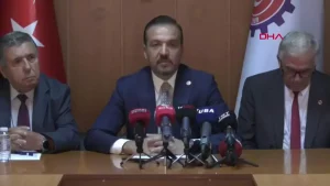 iyi-parti-sozcusu-kursad-siddetli-iyi-partiyi-kiskac-siyaseti-altinda-tutmaya-calisan-bir-anlayisi-3WsVacuK.jpg