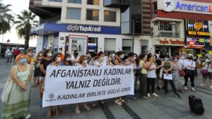 izmirden-afganistanli-bayanlara-dayanak-birlikte-gucluyuz-m9EPrJ4t.jpg