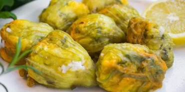 kabak-cicegi-dolmasi-tanimi-ege-ve-akdenizin-meshur-lezzeti-kabak-cicegi-dolmasi-nasil-yapilir-nFaG5ckJ.jpg