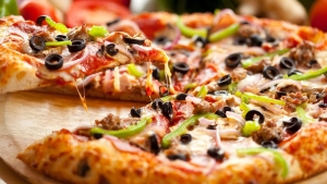karisik-pizza-nasil-yapilir-masterchef-karisik-pizza-tanimi-ve-gerecleri-neler-vSO7XHlq.jpg