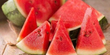 karpuz-cekirdegi-cilt-rahatsizliklarina-yeterli-geliyor-naGzqCFN.jpg