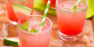 karpuzlu-limonata-tanimi-yazin-sevilen-iki-lezzeti-birlesiyor-karpuzlu-limonata-nasil-yapilir-JgN46eLp.jpg