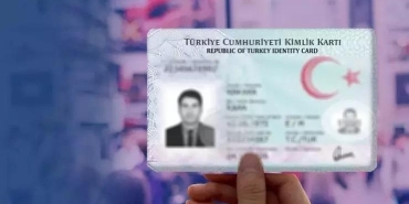 kimlikle-oy-kullanilir-mi-oy-kullanirken-kimlik-k-fi-mi-iste-oy-kullanmak-icin-gerekli-QTQLrQpC.jpg
