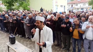konutcu-koyunde-klasik-nobeti-baba-yagmur-duasi-hava-muhalefeti-nedeniyle-koyde-yapildi-6imZJecv.jpg