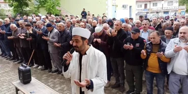 konutcu-koyunde-klasik-nobeti-baba-yagmur-duasi-hava-muhalefeti-nedeniyle-koyde-yapildi-6imZJecv.jpg