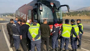 kupa-maci-icin-yola-cikan-vanspor-otobusune-ceza-YPt9SLAZ.jpg