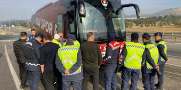 kupa-maci-icin-yola-cikan-vanspor-otobusune-ceza-YPt9SLAZ.jpg