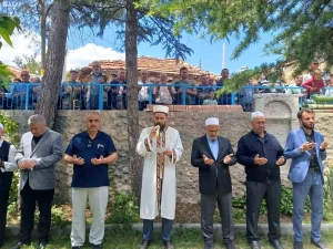kutahyada-muhtarlik-tarafindan-hayir-yemegi-ve-yagmur-duasi-aktifligi-duzenlendi-bHkubMLi.jpg