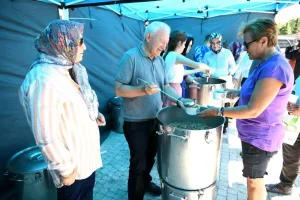 lapseki-belediyesi-muharrem-ayi-munasebetiyle-asure-ikraminda-bulundu-chuQrXy7.jpg