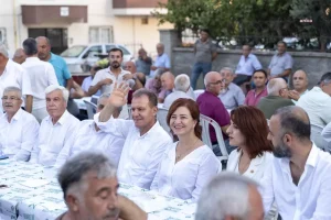 lider-vahap-secer-ve-esi-meral-secer-mersinde-asure-aktifliklerine-katildi-giYOUSr9.jpg