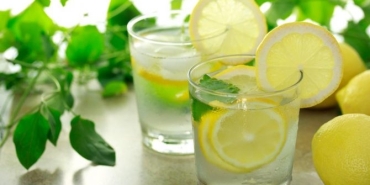 limonlu-su-icmenin-dayanilmaz-yararlari-6lm3pYI2.jpg