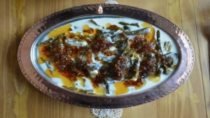malatyanin-yoresel-yemegi-kiraz-yapragi-sarmasi-nasil-yapilir-KW7b5zPS.jpg