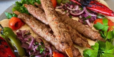 masterchef-adana-kebap-nasil-yapilir-puf-noktalariyla-enfes-adana-kebap-tanimi-F8bIxgMD.jpg