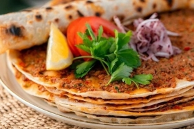 masterchef-lahmacun-nasil-yapilir-citir-citir-enfes-lahmacun-tanimi-P7qpFnUO.jpg