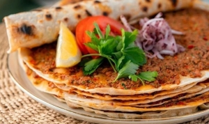 masterchef-lahmacun-nasil-yapilir-citir-citir-enfes-lahmacun-tanimi-P7qpFnUO.jpg